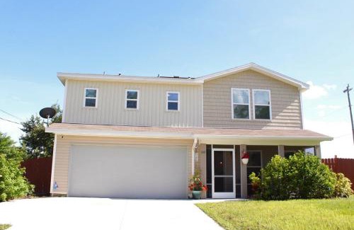 Mariner House | Lovelee Villa Cozy 2-Story Home