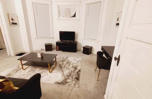 Roselawn Finance Apartment | Lovely 1-bd unit w/free parking 12 min to downtown
