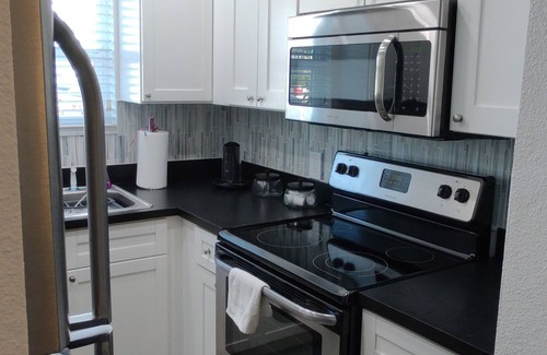 Capri Isle Apartment | Lovely 1 Bdrm Apartment: sand, beaches and sun
