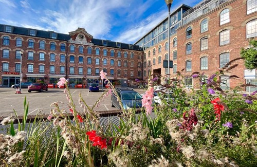 Nottingham Apartment | Lovely 1 Bed Apartment with Parking