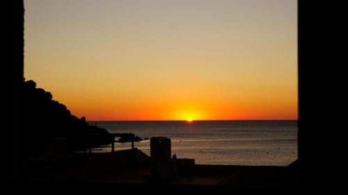 Cerbere Apartment | Lovely 1-Bed Apartment literally on the beach