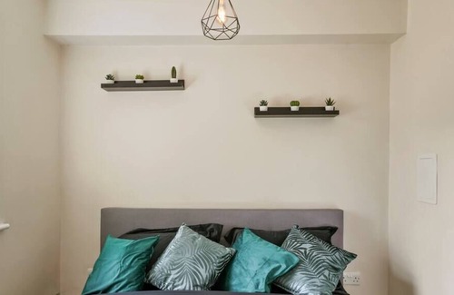 Rotherham Apartment | Lovely 1 bedroom unit with free parking