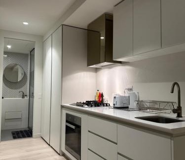 Melbourne Central Business District Apartment | Lovely 1 Bedroom Apartment @ CBD