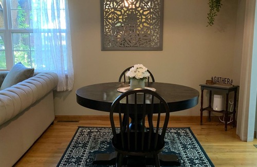 Westmere Apartment | Lovely 1-bedroom apartment with patio/deck.