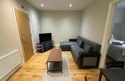 Crofton Park Apartment | Lovely 1 bedroom apartment with on street parking