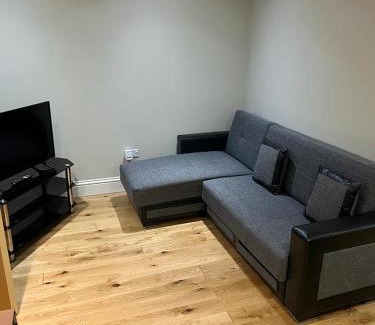 Crofton Park Apartment | Lovely 1 bedroom apartment with on street parking