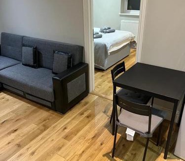 Crofton Park Apartment | Lovely 1 bedroom apartment with on street parking