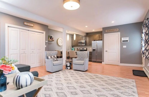 Wilmington Apartment | Lovely 1-bedroom apt, nobody above, below+ parking