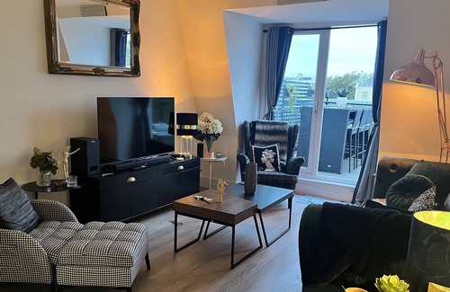 Worthing Apartment | Lovely 1 bedroom penthouse with lift central Worthing