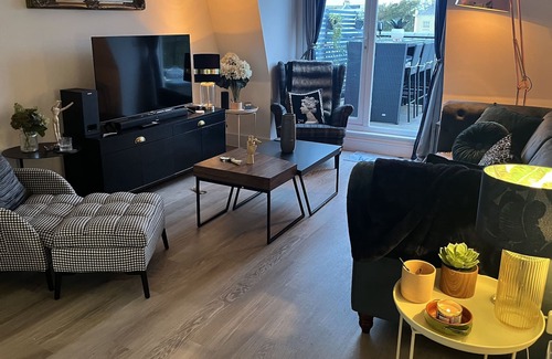 Worthing Apartment | Lovely 1 bedroom penthouse with lift central Worthing