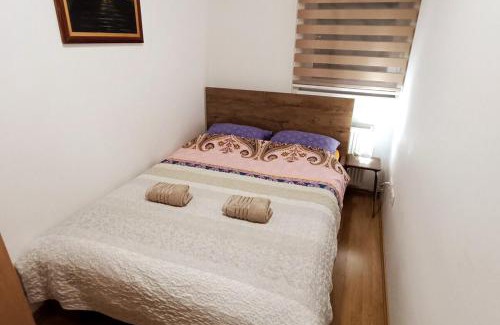 Alipasin Most Apartment | Lovely 1-bedroom rental unit with free parking