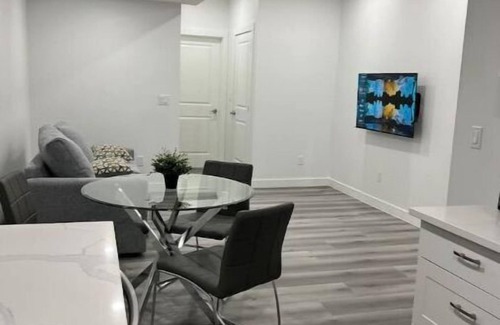 Calgary House | Lovely 1 bedroom Suite