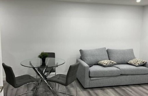Calgary House | Lovely 1 bedroom Suite
