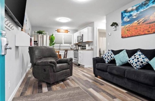 North Star Apartment | Lovely 1 bedroom unit, centrally-located [3]