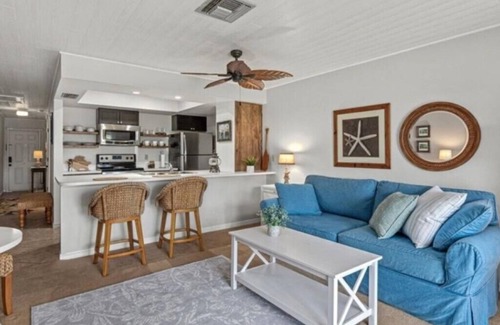 Captains Cove Condo | Lovely 1-Bedroom Vacation Home with Pool & Dock