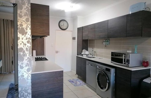 Greater Johannesburg Metropolitan Area Apartment | Lovely 1-bedroom with modern finishes