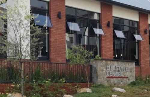 Greater Johannesburg Metropolitan Area Apartment | Lovely 1-bedroom with modern finishes