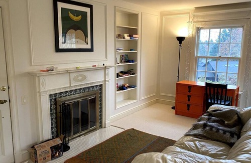 Bridlemile Apartment | Lovely 1bd/1bath suite at historical Wilcox Estate