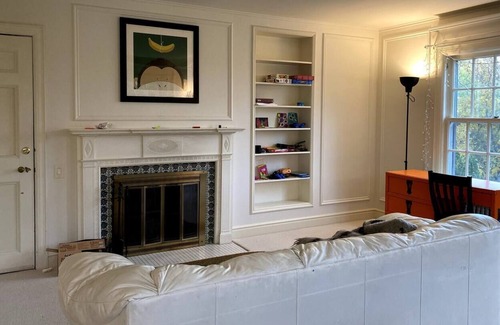 Bridlemile Apartment | Lovely 1bd/1bath suite at historical Wilcox Estate