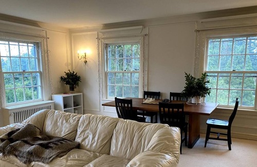 Bridlemile Apartment | Lovely 1bd/1bath suite at historical Wilcox Estate