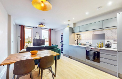 Walthamstow Apartment | Lovely 1Bed Apartment with Balcony in Walthamstow