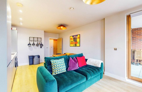 Walthamstow Apartment | Lovely 1Bed Apartment with Balcony in Walthamstow