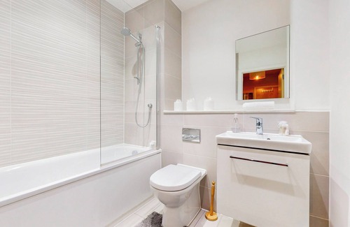 Walthamstow Apartment | Lovely 1Bed Apartment with Balcony in Walthamstow