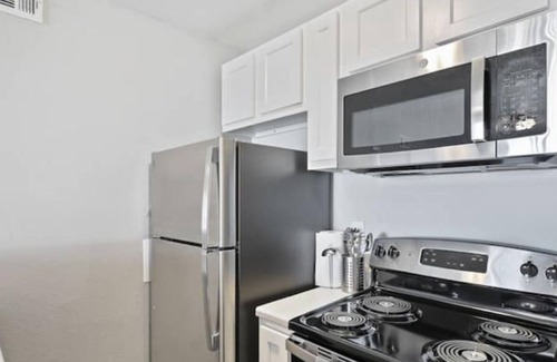 Vickery Meadow Apartment | Lovely 1BR Apt Fully Equipped Kitchen