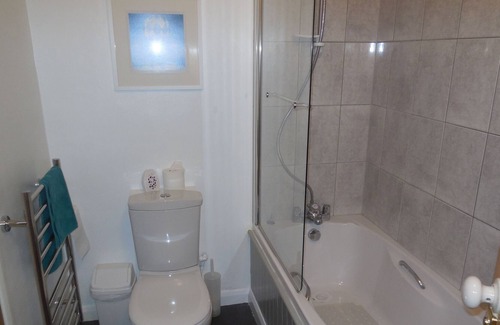 Stoke Fleming Apartment | Lovely 2 bed apartment in beautiful gardens with private patio and parking