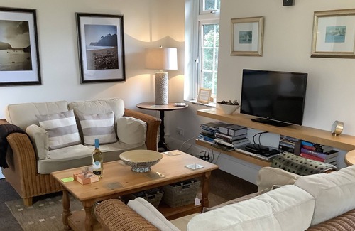 Stoke Fleming Apartment | Lovely 2 bed apartment in beautiful gardens with private patio and parking