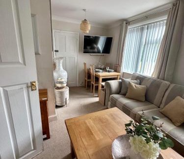 Abingdon Apartment | Lovely 2 bed apartment sleeps 5