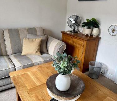 Abingdon Apartment | Lovely 2 bed apartment sleeps 5