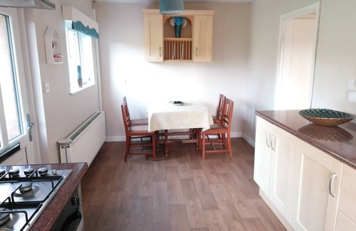 Llanybydder Cottage | Lovely 2-bed Cottage in Pencarreg