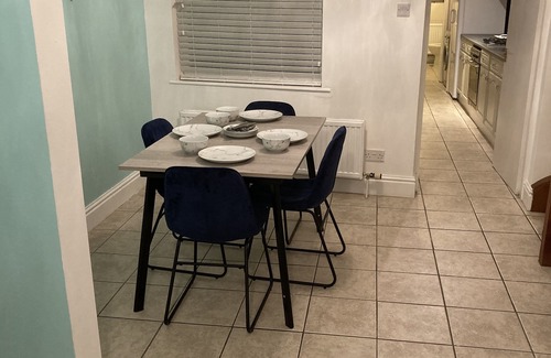 Boston House | Lovely 2 Bed House Apartment in Boston Towncentre