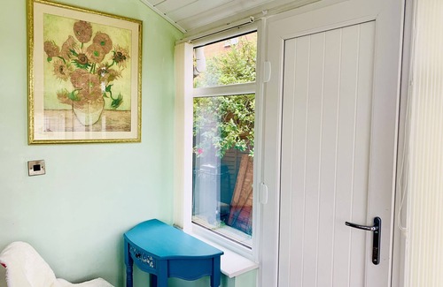 Leeds House | Lovely 2-bed House in Bramley With Field View