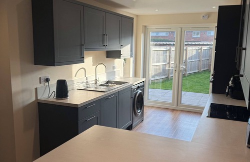 Lincoln House | Lovely 2 bed house in Lincoln, 12 minute walk from the famous Bailgate. Sleeps 4
