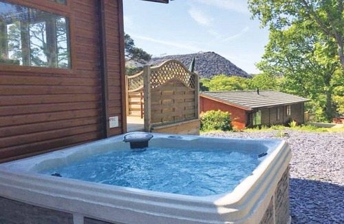 Bethesda Ski Chalet | Lovely 2 bed lodge with one double and one twin.