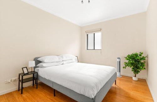 Coogee Apartment | Lovely 2-Bed with Balcony 150 m from Coogee Beach