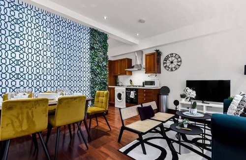 Walpole Apartment | Lovely 2-bedroom rental unit in Greater London