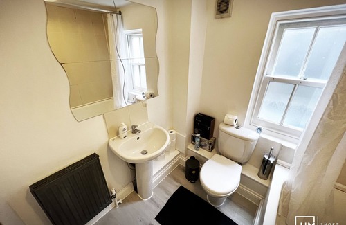 Putney Apartment | Lovely 2-bedroom serviced apartment Greater London
