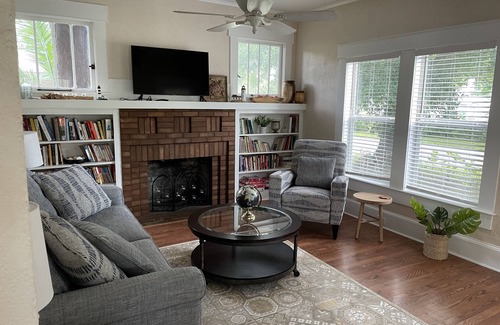 River District House | Lovely 2 bedroom 2 bath home near shops, restaurants and 15 minutes to beaches