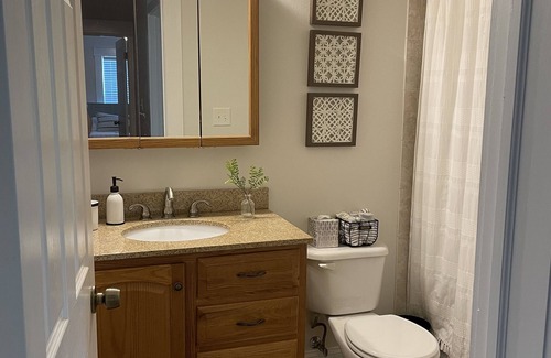 River District House | Lovely 2 bedroom 2 bath home near shops, restaurants and 15 minutes to beaches