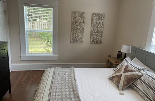 River District House | Lovely 2 bedroom 2 bath home near shops, restaurants and 15 minutes to beaches