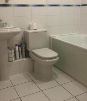 Basingstoke Apartment | Lovely 2 bedroom 2 baths flat with free parking