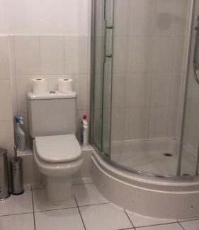 Basingstoke Apartment | Lovely 2 bedroom 2 baths flat with free parking