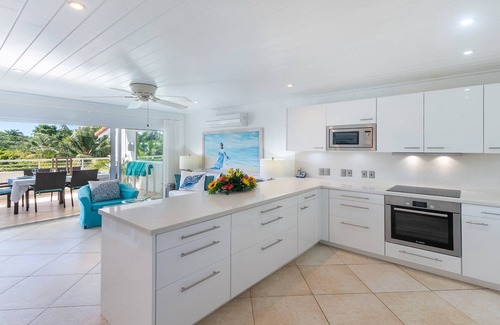 Porters Apartment | Lovely 2 Bedroom Apartment With Views Over The Pool & The Beach Just Steps Away