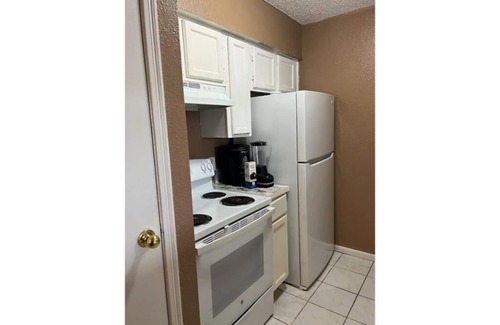 Greater Fondren Southwest Apartment | Lovely 2- bedroom apartment with nice amenities.