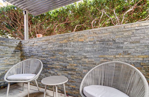 Hyde Park Condo | Lovely 2-Bedroom Condo - Walkable - Pool