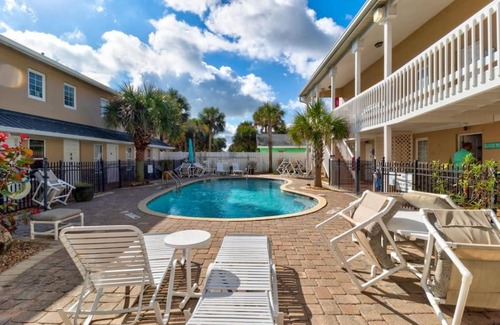 Flagler Beach House | Lovely 2 bedroom condo in the heart of Flagler