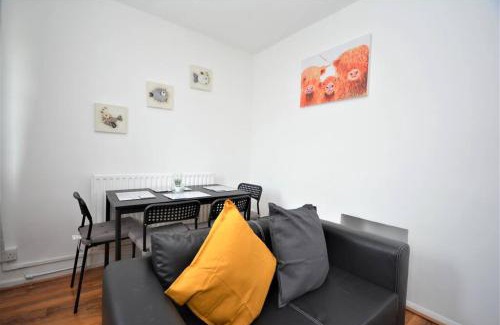 Vassall Apartment | Lovely 2 Bedroom Condo in Greater London